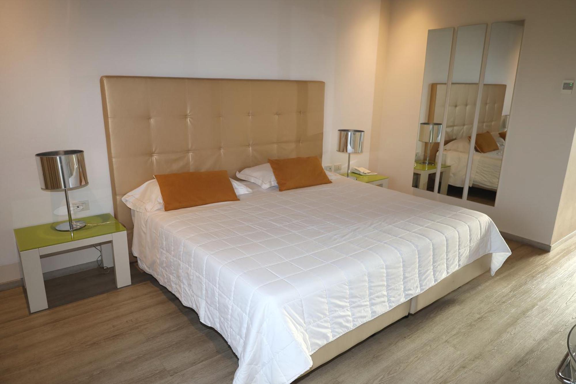 One Hotel Dalmine Buitenkant foto